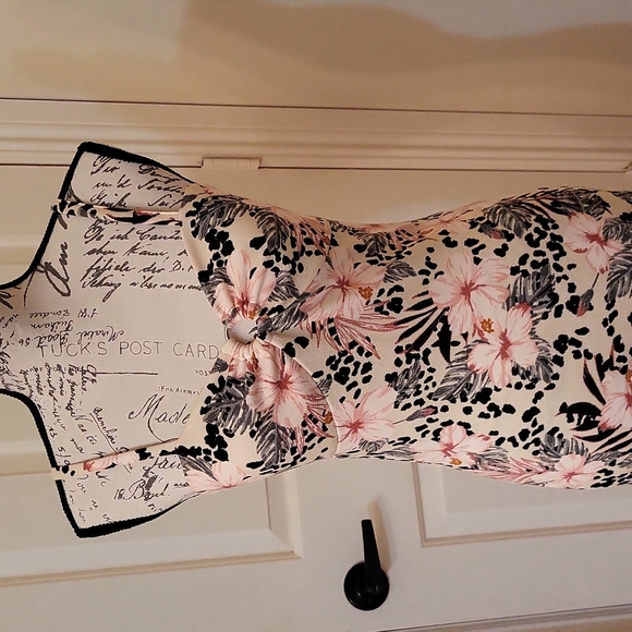 No Boundaries Sleeveless Floral Dress - Picture 2 of 6